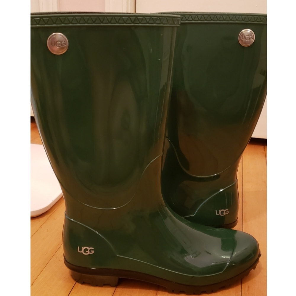 Brand new Green Shaye Ugg waterproof rain boots